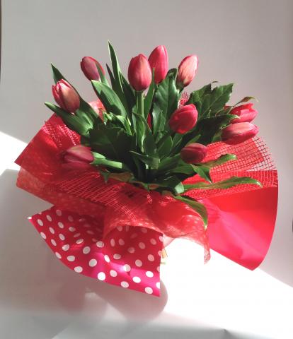Medium Hand Tied Tulip Bouquet